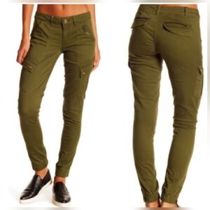 Jolt Women's Olive Green Cargo Pants. Size 9 / 29W